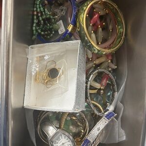 8pc. Assortment Jewelry Gold and Silver,l glass crystals beaded gemstones wooden